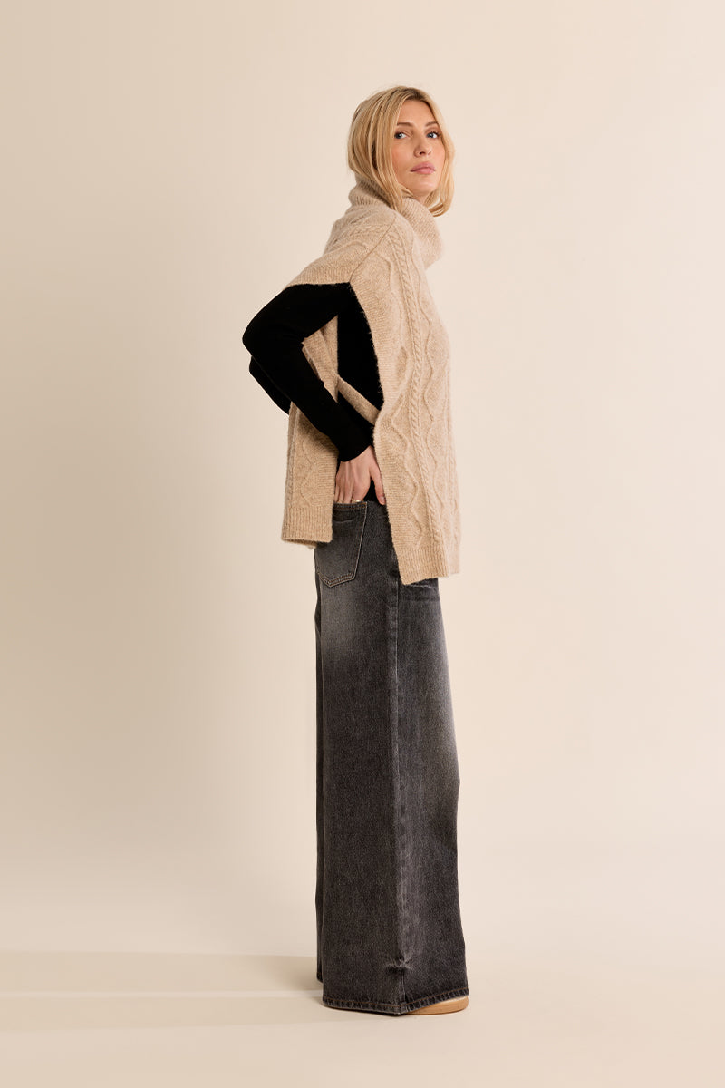 LADIES KNITTED PONCHO
