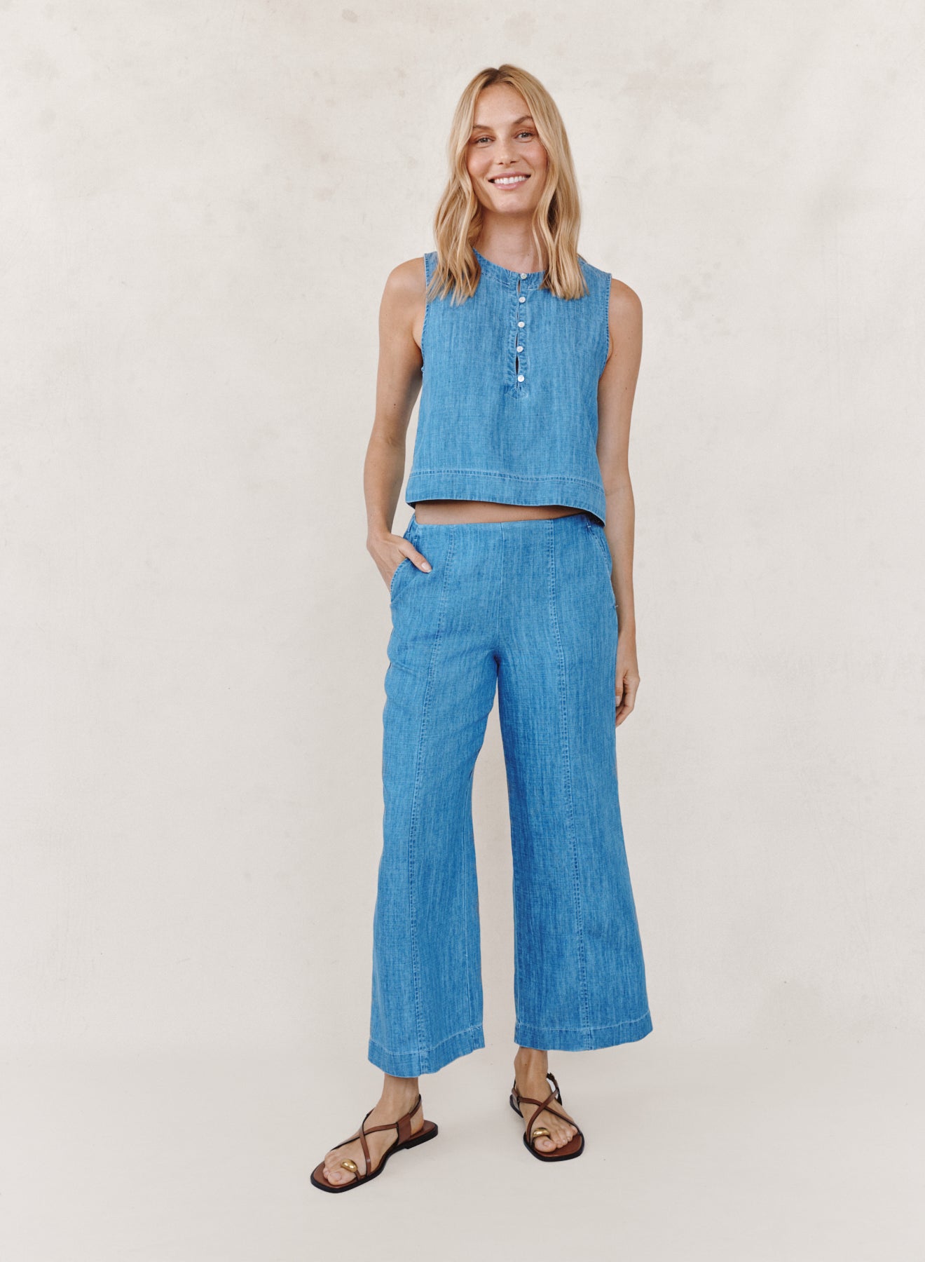 B2171-K75-611 - SLEEVELESS PLACKET PULLOVER
