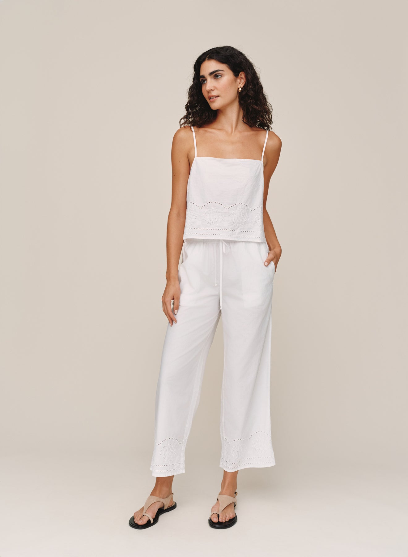 B3524-L29-304 - PLACEMENT SHELL BEACH CROP
