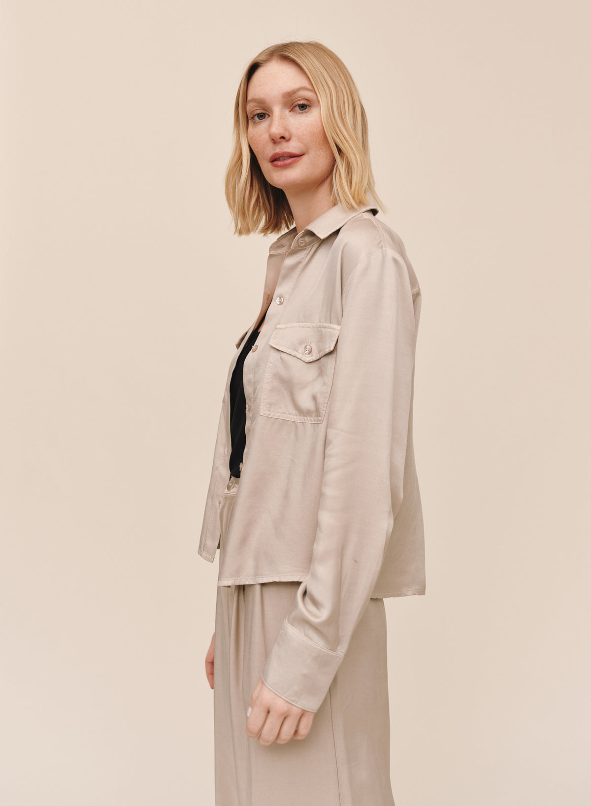 B20112-L63-302 - UTILITY CROP BUTTON DOWN