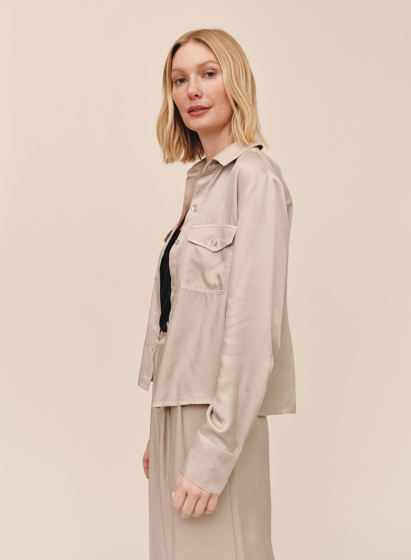 B20112-L63-302 - UTILITY CROP BUTTON DOWN
