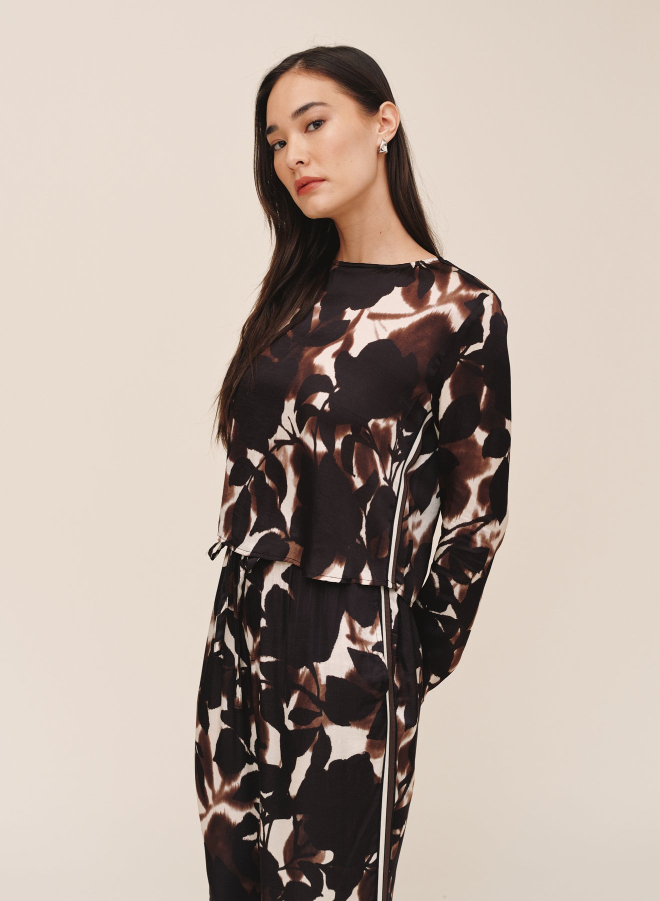 B20177-L48-304 - LONG SLEEVE BUTTON BACK TOP