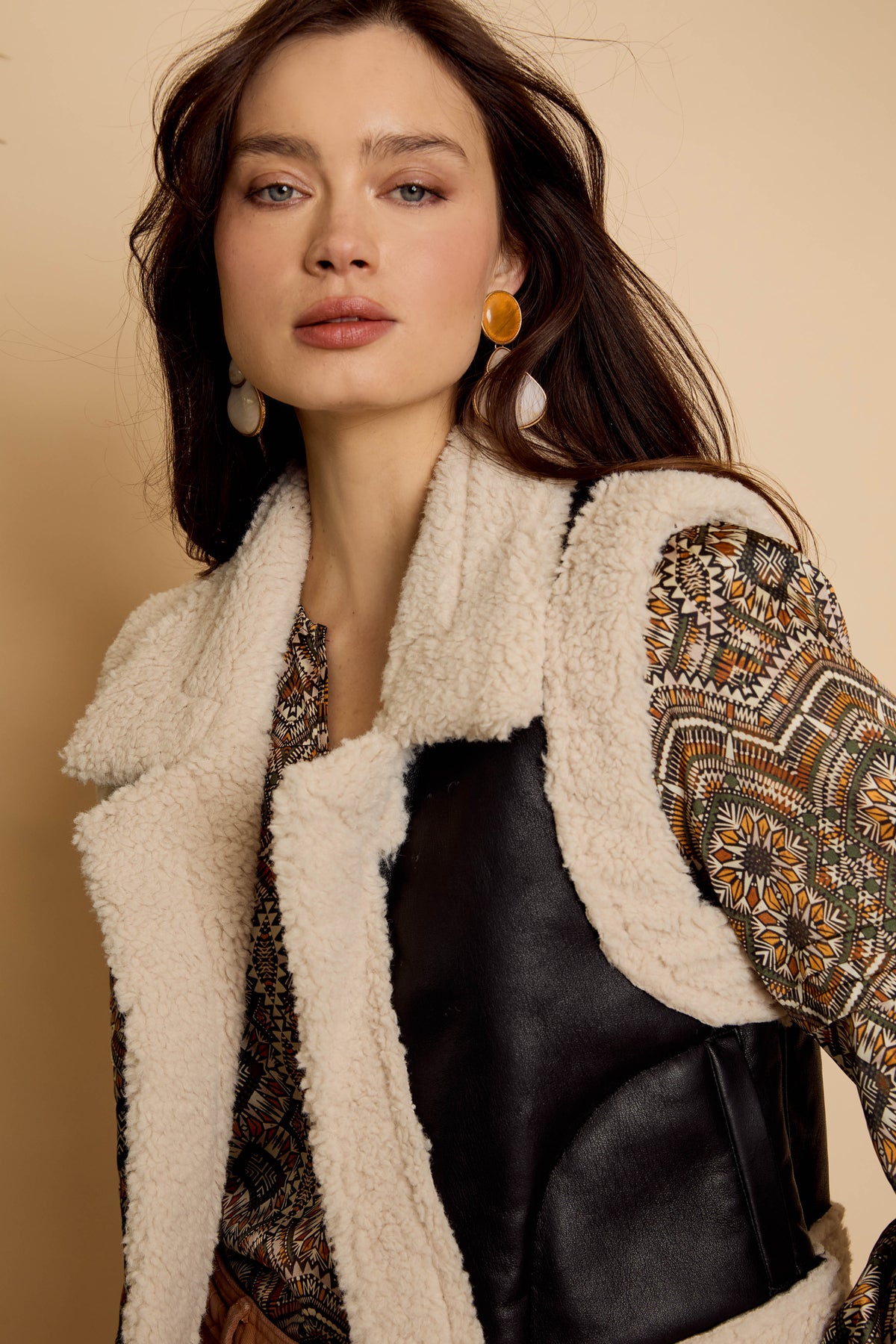 Cove Vest in Cream / Black