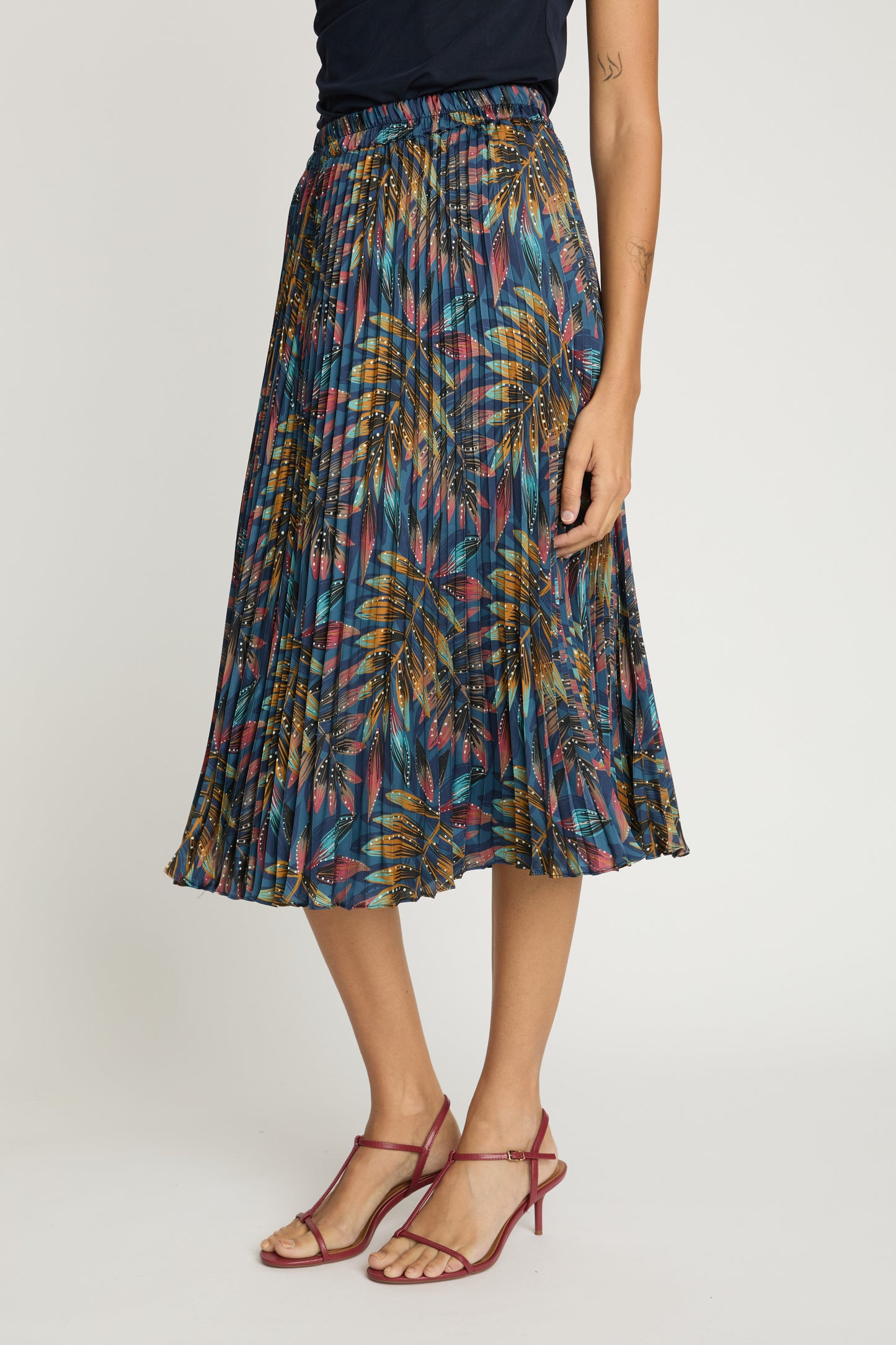 Mia Skirt in Midnight Palm