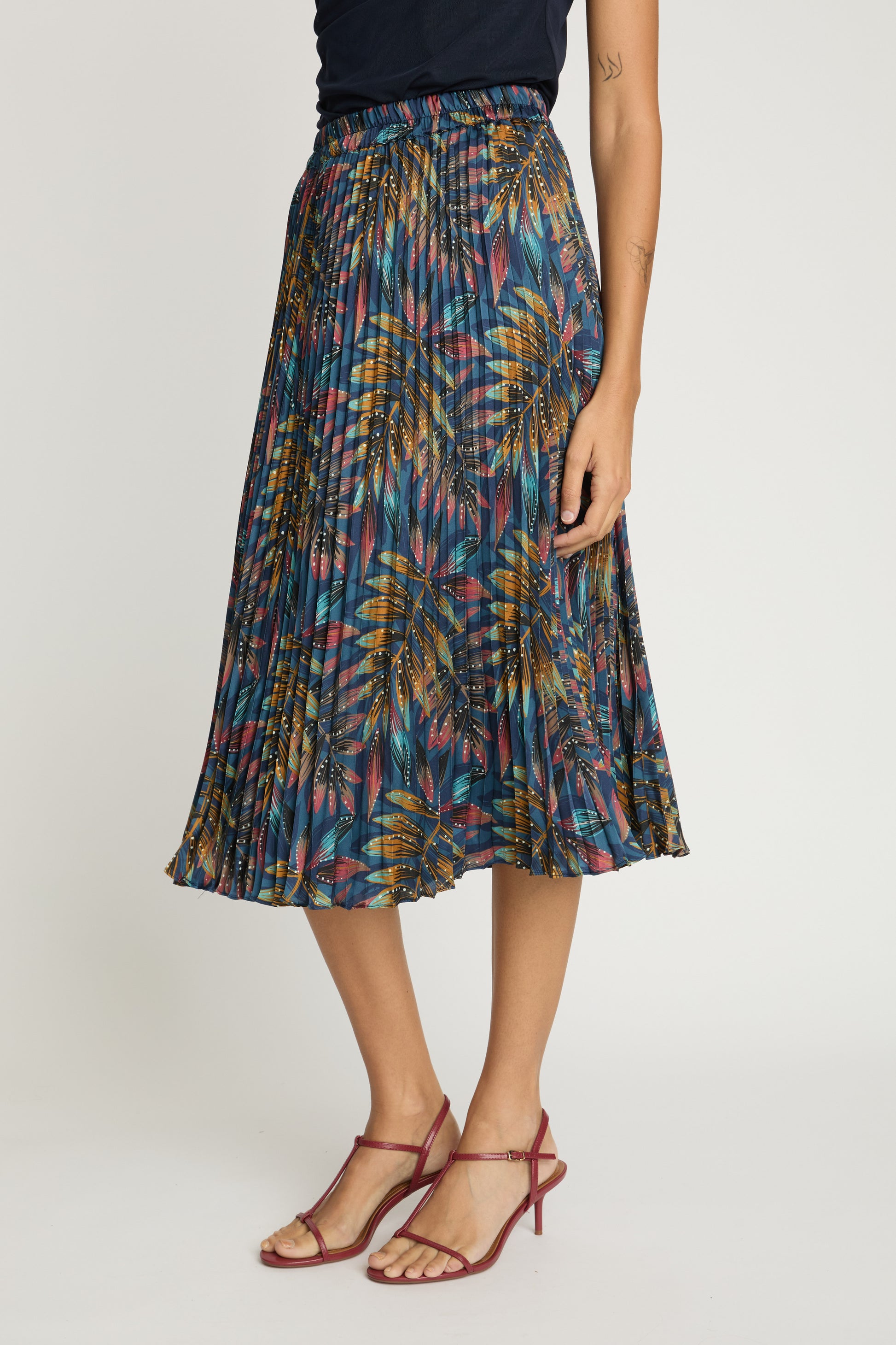 Mia Skirt in Midnight Palm