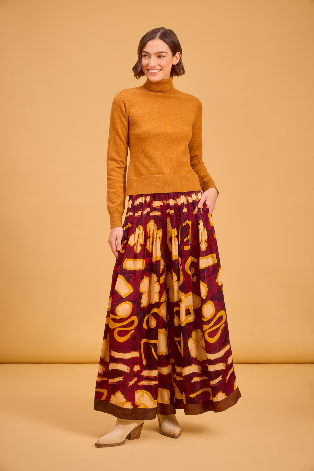 Erin Turtleneck, Saddle