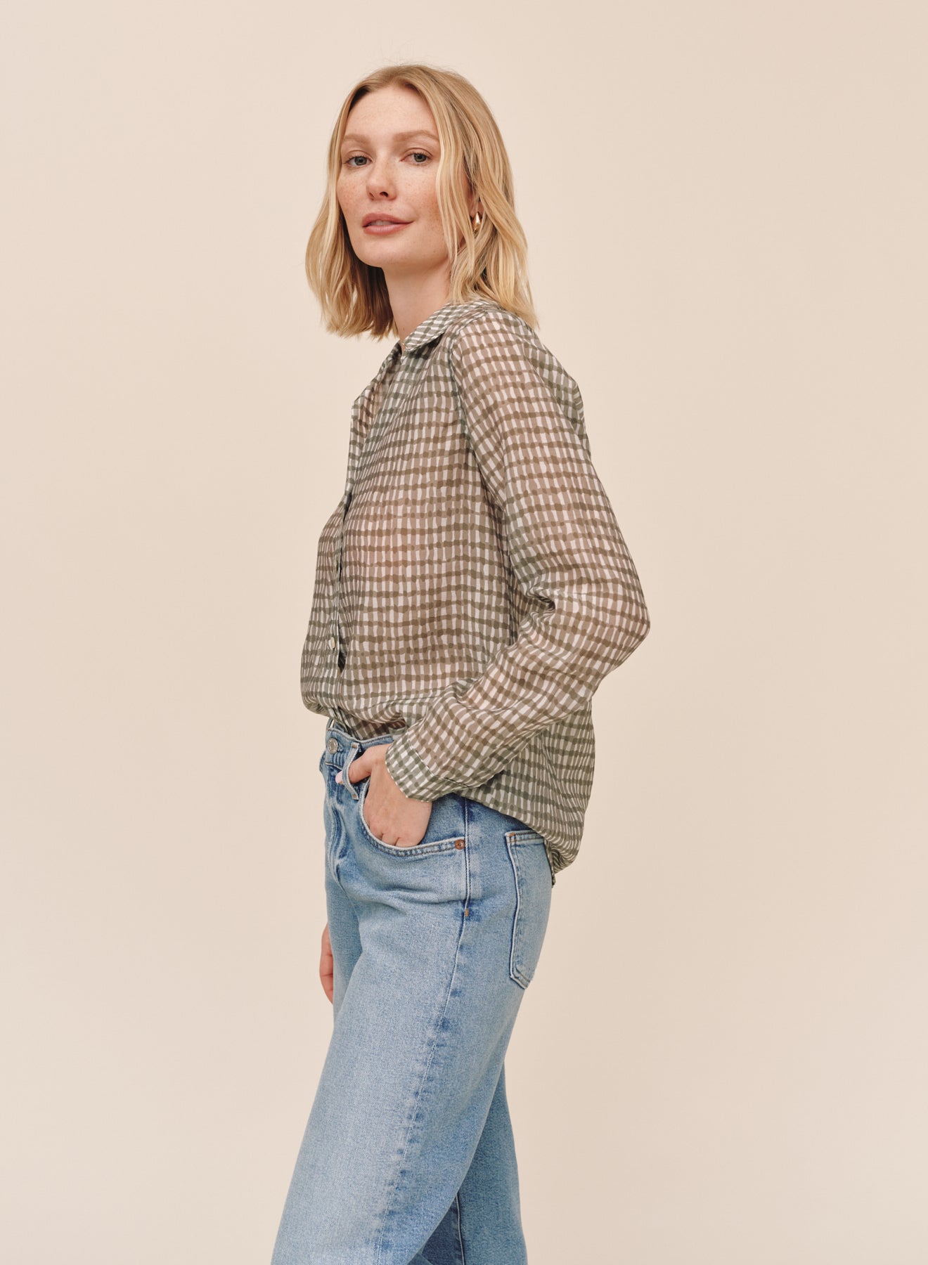 B2027-L23-304 - CLASSIC BUTTON DOWN
