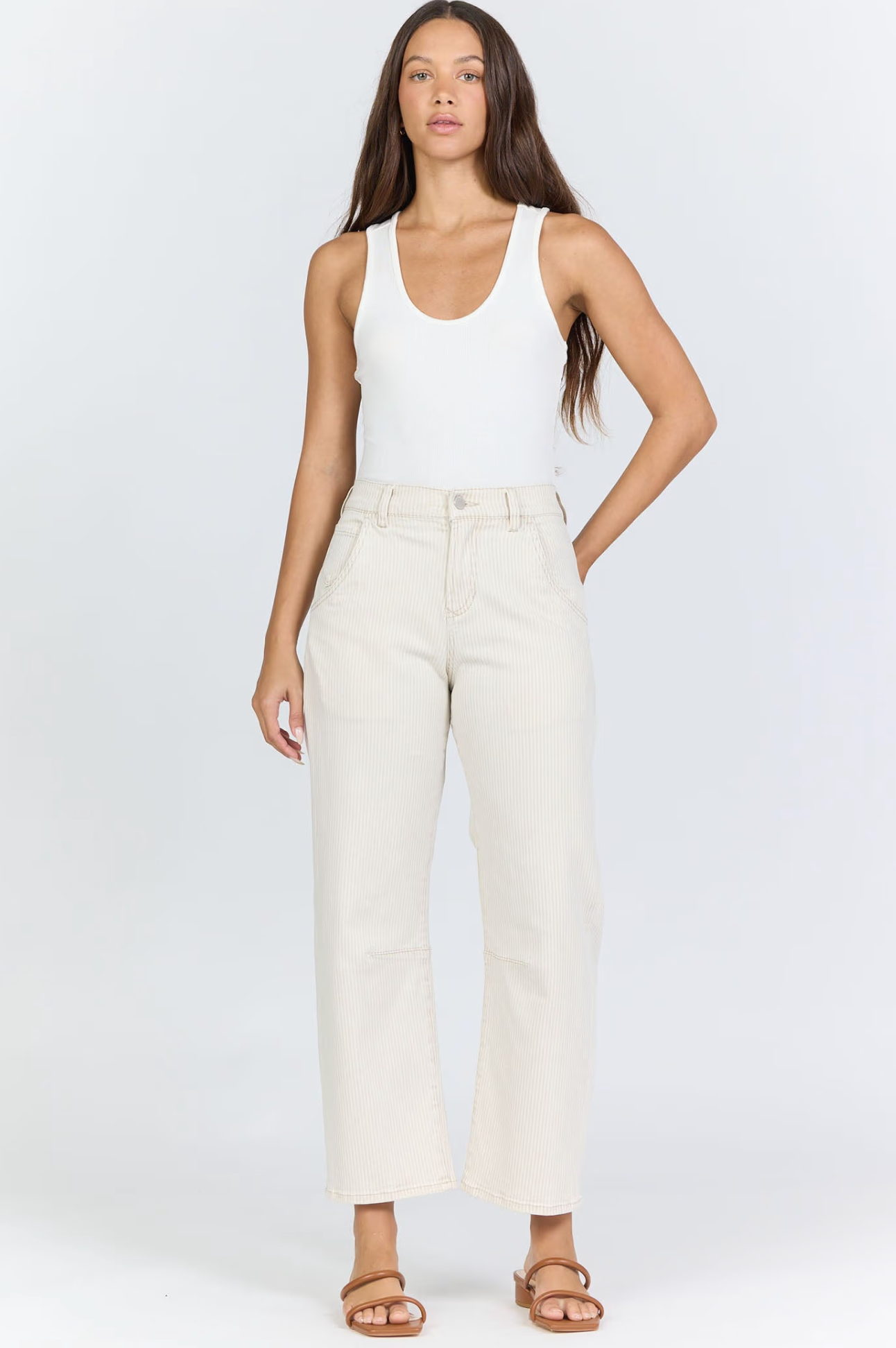 LASSO HIGH RISE CROPPED BARREL JEAN