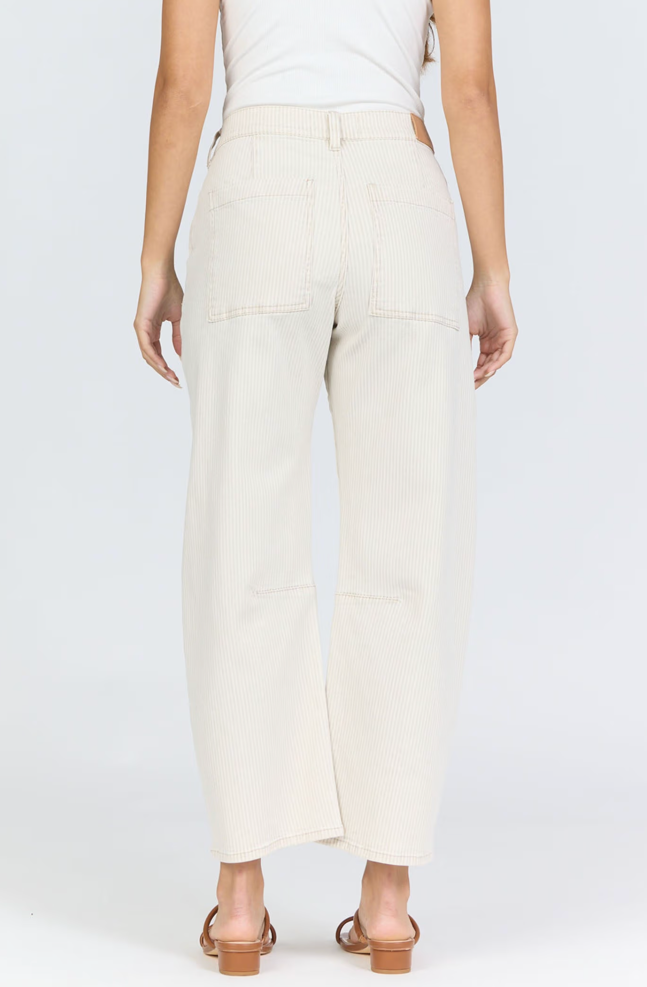 LASSO HIGH RISE CROPPED BARREL JEAN
