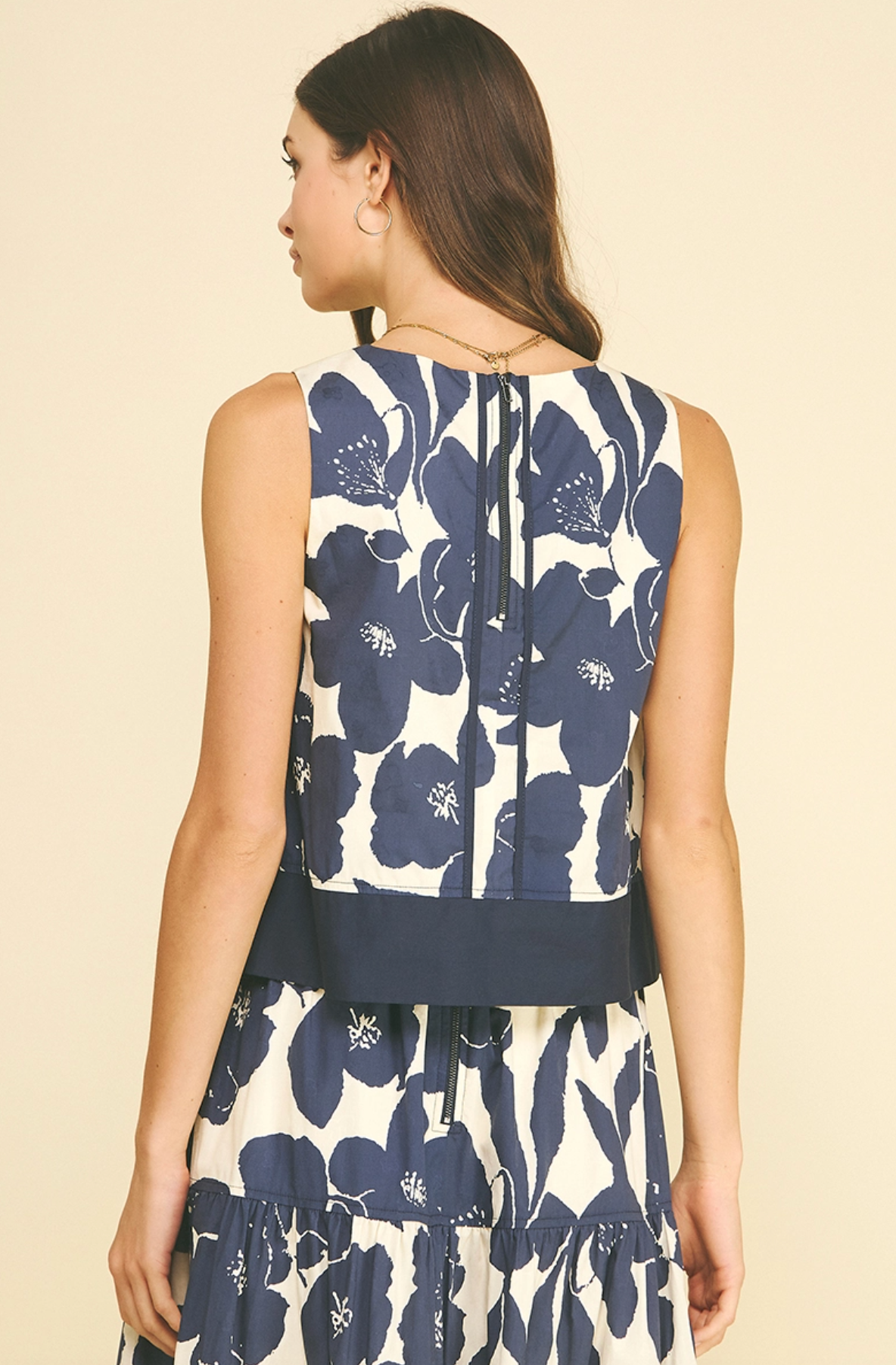 FLORAL SLEEVELESS CROP TOP