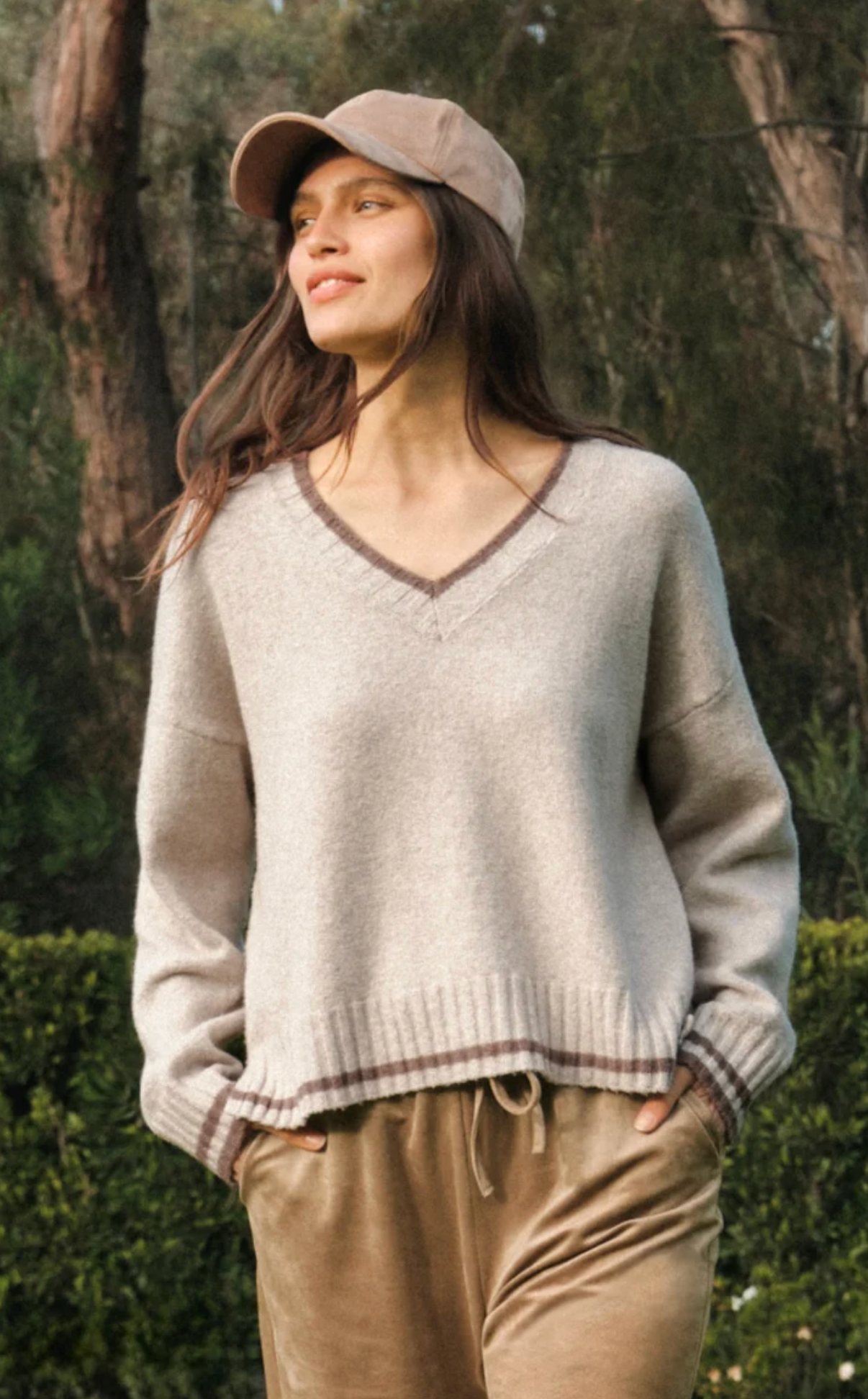 ENDURE V-NECK SWEATER