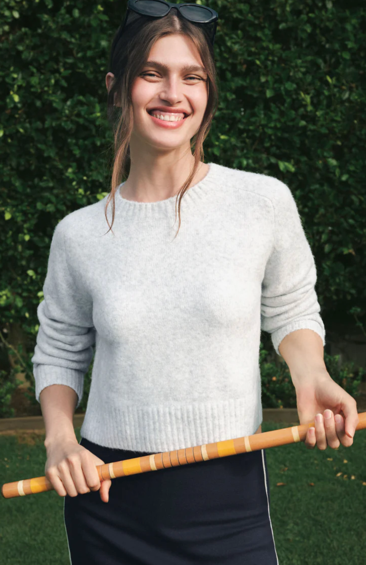 STAND IN CROPPED SWEATER