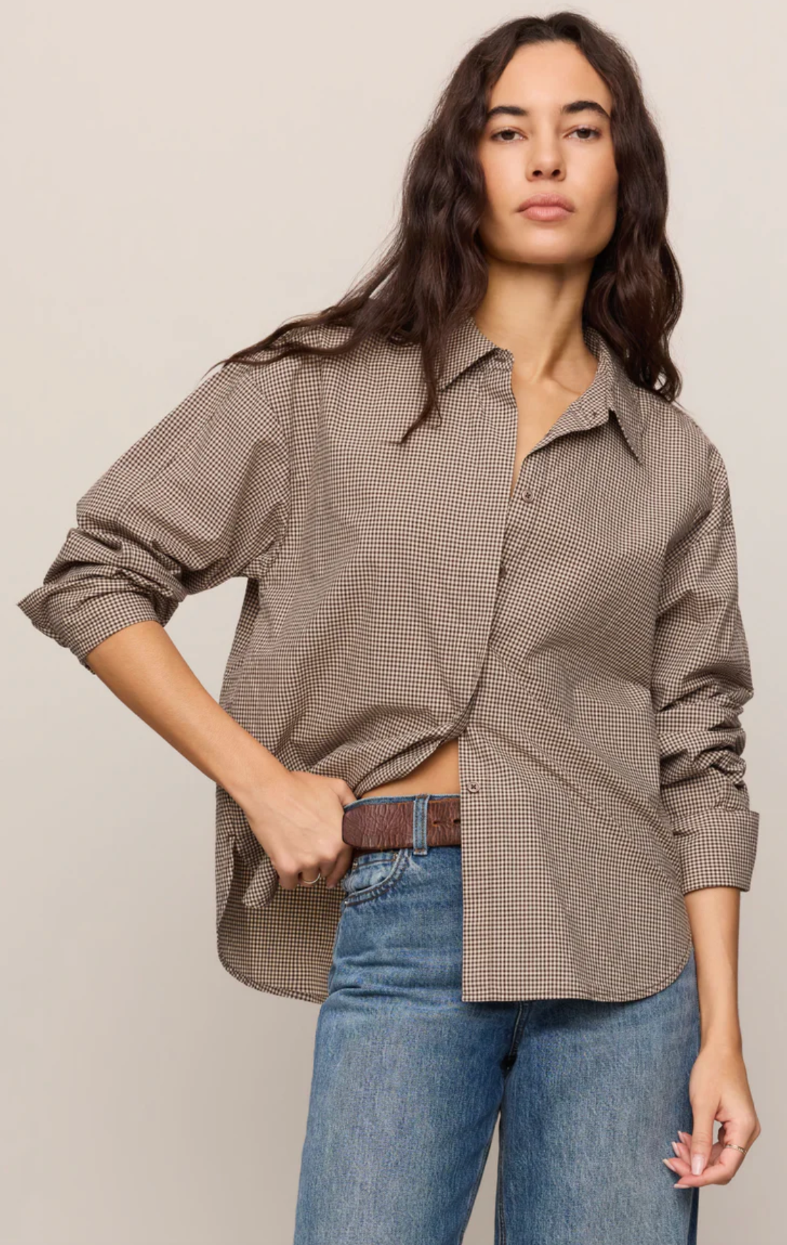 ON DUTY GINGHAM BUTTON UP SHIRT