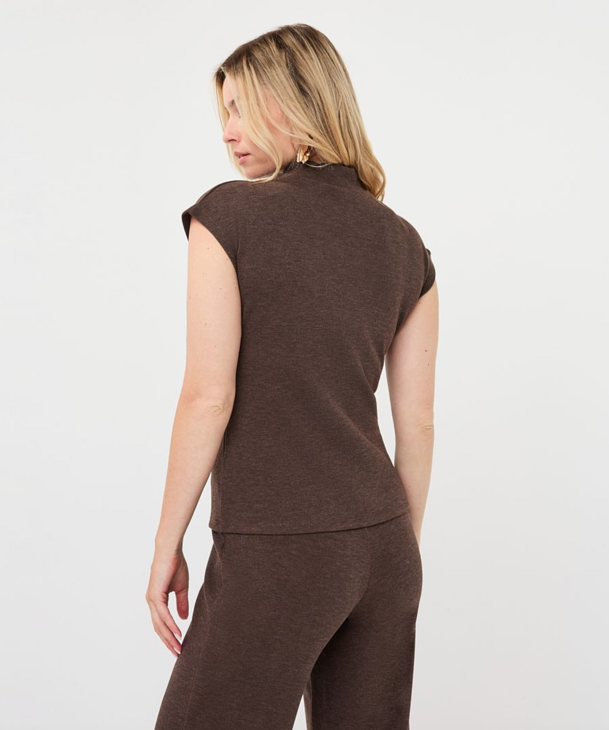 SLEEVELESS MOCK NECK SWEATER