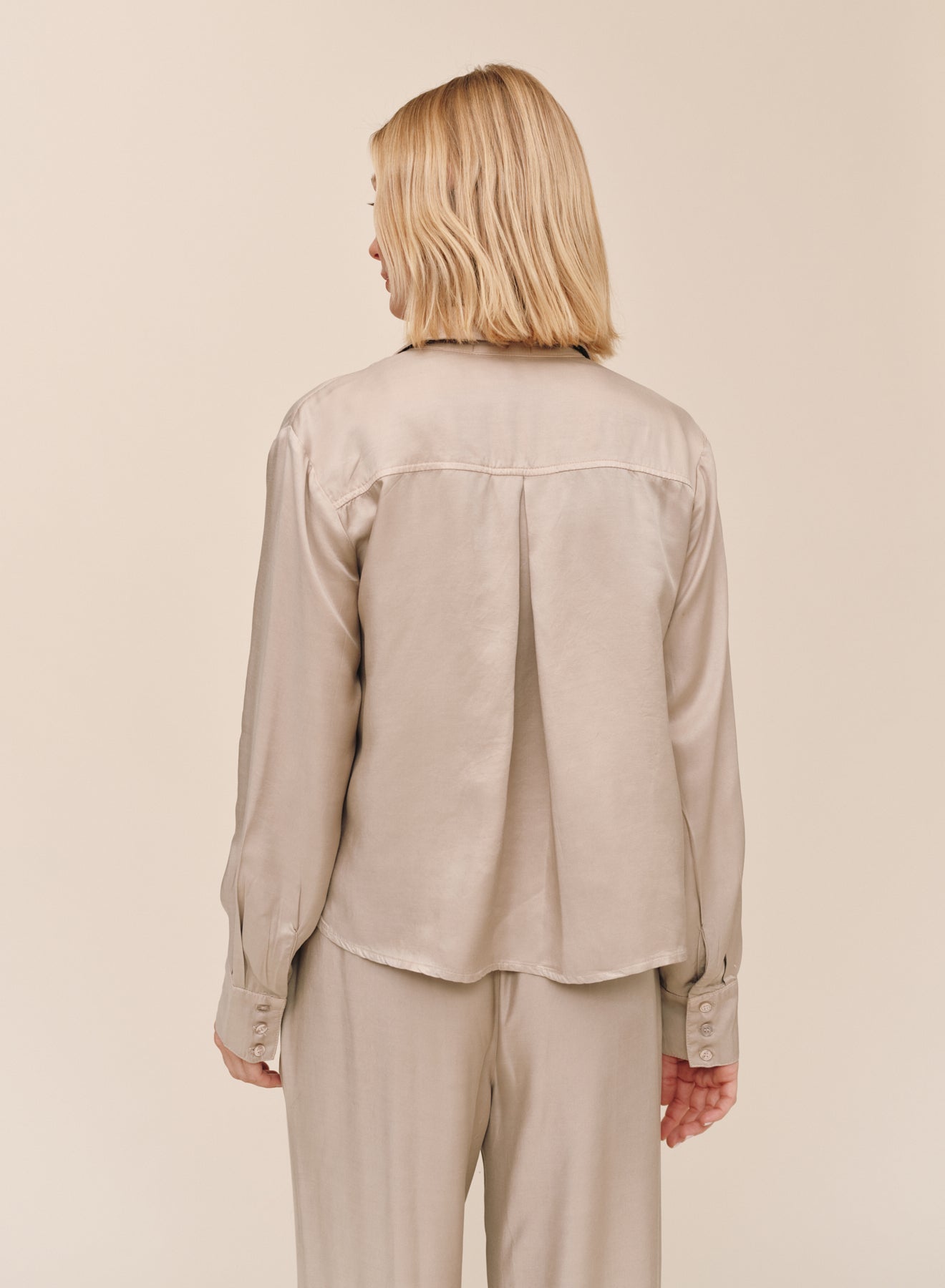B20112-L63-302 - UTILITY CROP BUTTON DOWN