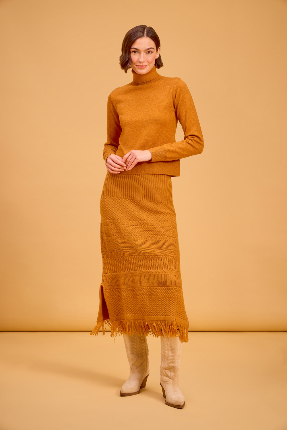 Erin Turtleneck, Saddle