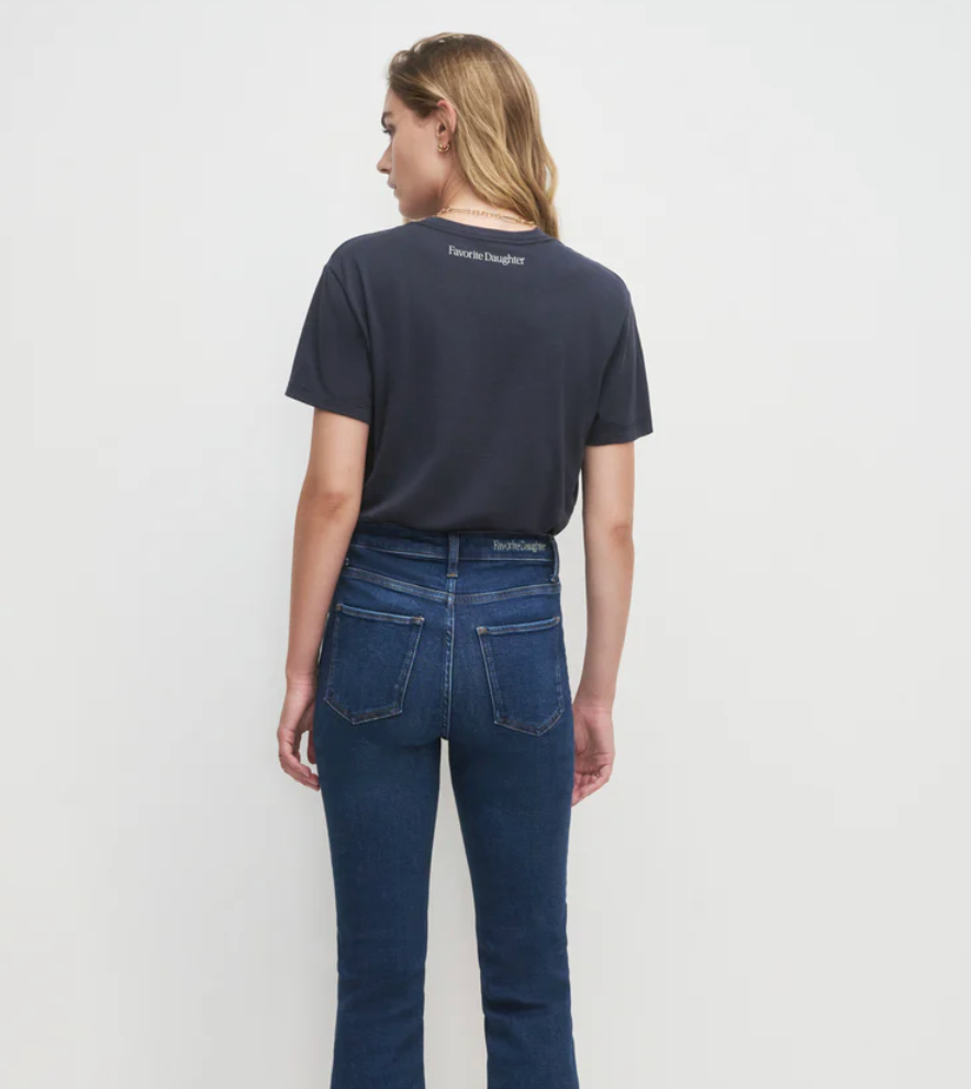 THE FAVORITE SISTER TEE NAVY GARDENIA