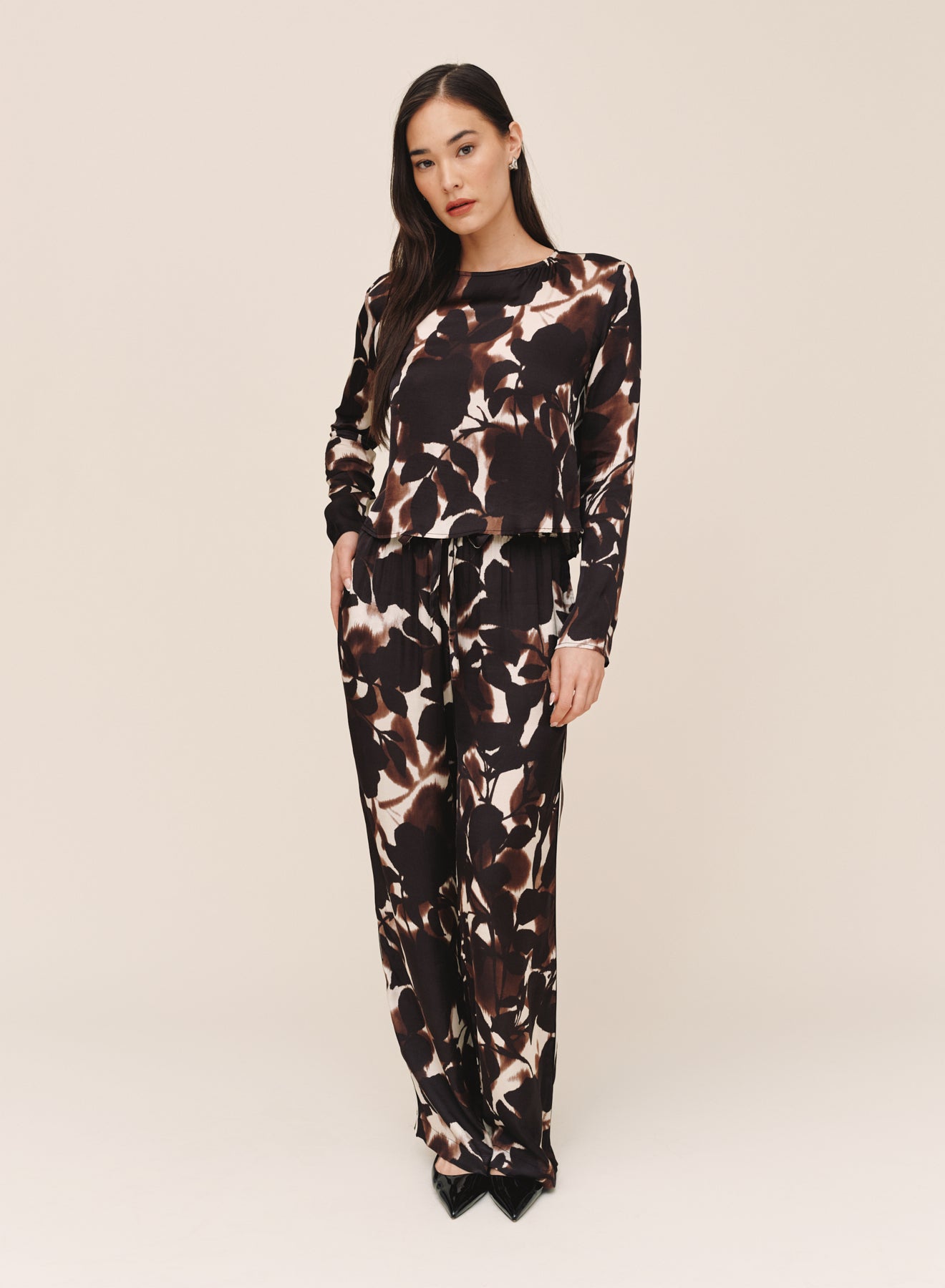 B20177-L48-304 - LONG SLEEVE BUTTON BACK TOP